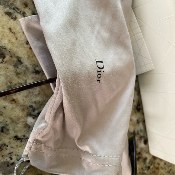 DIOR aviator barely worn silver color - Picture 5 of 5